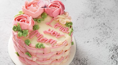 Order custom cakes and cupcakes online! 